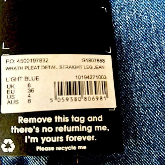 Women’s wrath pleat detail straight leg jeans - Picture 4 of 8